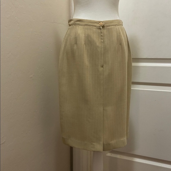 Le Suit Lined Tan Pin Strip Women's Blazer and Skirt Set - Picture 5 of 16